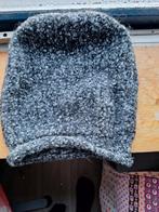 Grijze Boucle muts van just B, Kleding | Dames, Hoed, One size fits all, Ophalen of Verzenden, Onbekend