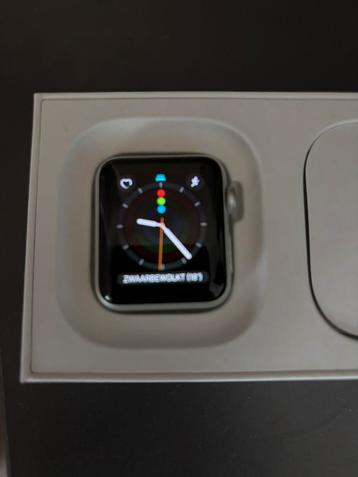 Apple Wacht Serie 3, 38MM beschikbaar voor biedingen