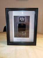 Frame met blackberry bold 9900  

Afmetingen : 22.7 X 27., Ophalen of Verzenden, Zo goed als nieuw