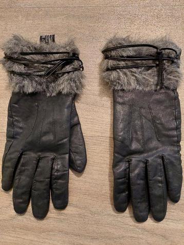 Leren handschoenen dames beschikbaar voor biedingen
