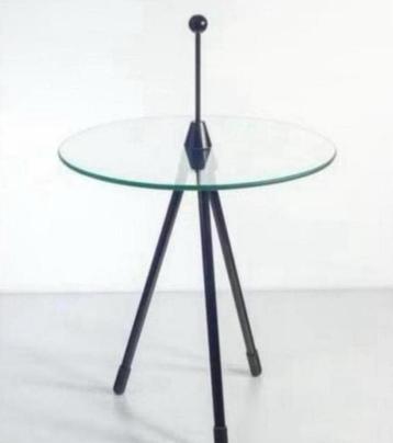 Italiaanse jaren 80 design tafeltje van glas beschikbaar voor biedingen