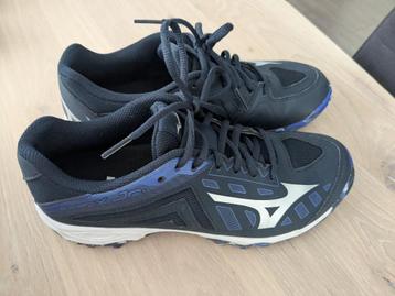 Mizuno kunstgrasschoenen maat 38,5 beschikbaar voor biedingen