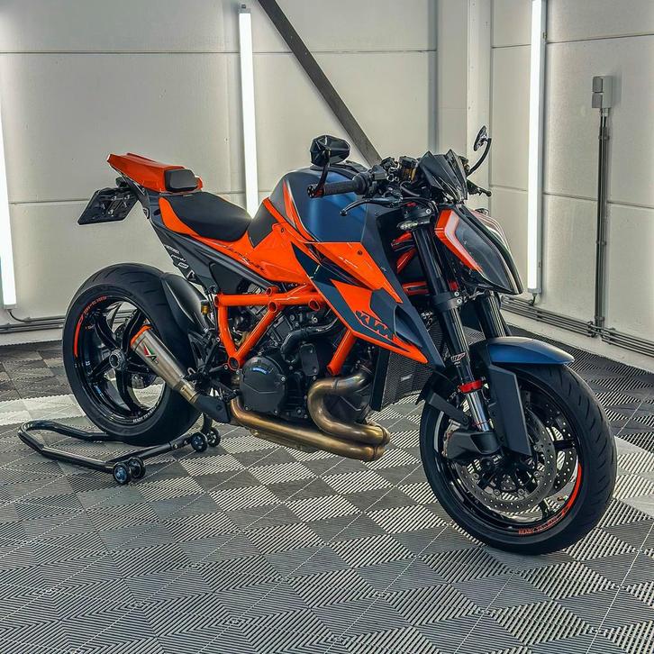 KTM 1290 superduke R //tech&track pack //bom vol opties!, Motoren, Motoren | KTM, Particulier, Naked bike, meer dan 35 kW, 2 cilinders