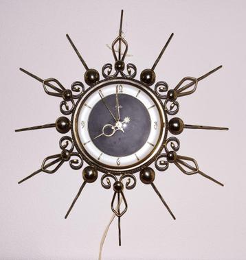 Vintage Sunburst Wandklok van Orfac beschikbaar voor biedingen