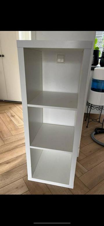 Mooie Ikea boekenkast/ 3 vakken kast Ikea beschikbaar voor biedingen