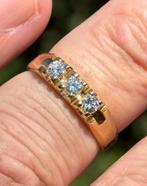 18K gouden ring met 3 natuurlijke diamanten en certificaat!, Ophalen of Verzenden, 17 tot 18, Met edelsteen, Dame