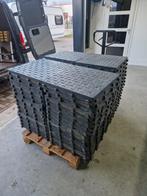 64 st. kunststof tegels 50x50cm voor o.a. voortent, Caravans en Kamperen, Ophalen