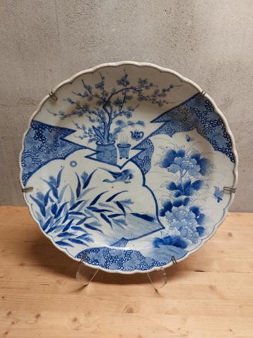 Schotel porselein 47cm Meiji Japan door Edward James beschikbaar voor biedingen