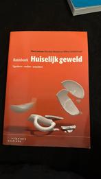 Wendela Wentzel - Basisboek huiselijk geweld 9789046906576, Maatschappij en Samenleving, Zo goed als nieuw, Nederland, Wendela Wentzel; Wilma Schakenraad; Hans Janssen