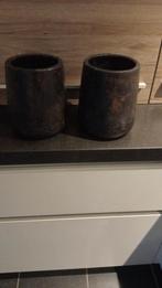 Twee Bloempotten, Huis en Inrichting, Woonaccessoires | Schalen en Manden, Ophalen of Verzenden, Gebruikt, Rond, Steen of Aardewerk