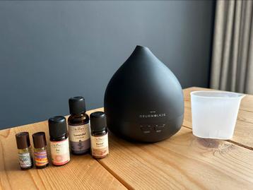 Geurwolkje diffuser met etherische oliën beschikbaar voor biedingen