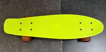 SkateBoard Kleur Groen / Geel 57 cm Wieltjes met Lichtjes beschikbaar voor biedingen