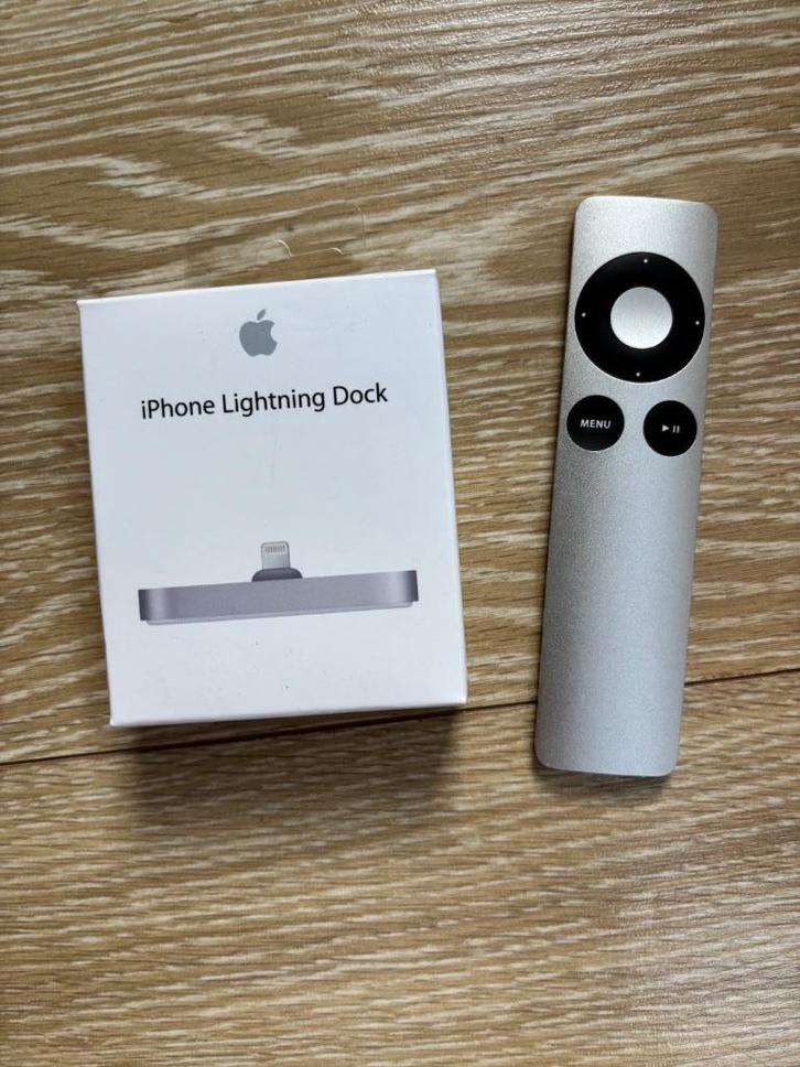 Apple Lightning Dock met remote, Telecommunicatie, Mobiele telefoons | Toebehoren en Onderdelen, Gebruikt, Apple iPhone, Snoer of kabel