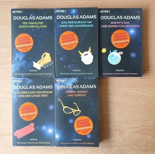 Douglas Adams - Per Anhalter ter Durch die Galaxis 1 t/m 5, Boeken, Fantasy, Gelezen, Ophalen of Verzenden