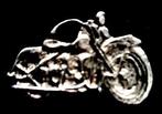 Harley- Davidson motor pin- zilverkleurig, Verzamelen, Speldjes, Pins en Buttons, Verzenden, Nieuw, Transport, Speldje of Pin