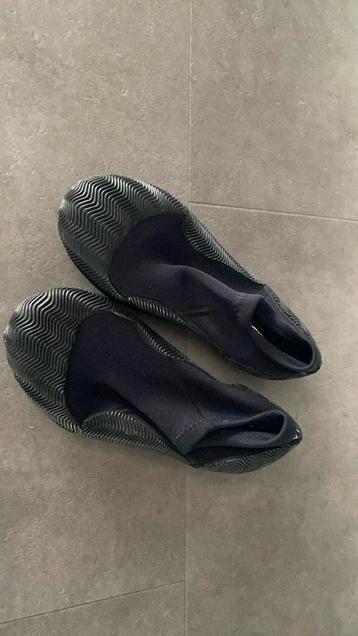 Waterschoenen beschikbaar voor biedingen