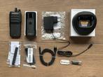 Motorola R2 (UHF) met accu, lader en prog.kabel - NIEUW!, Nieuw, 15 km of meer, Ophalen of Verzenden, Portofoon of Walkie-talkie