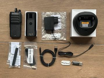 Motorola R2 (UHF) met accu, lader en prog.kabel - NIEUW! beschikbaar voor biedingen