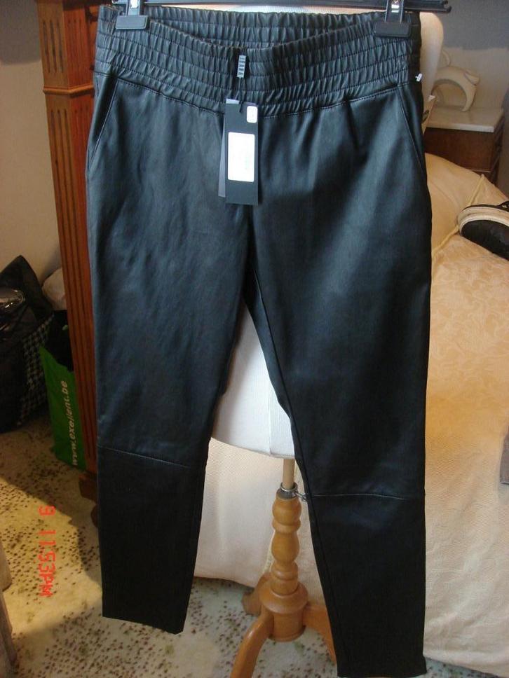Nieuw Ibana zwart leren stretch broek 40, Kleding | Dames, Broeken en Pantalons, Nieuw, Maat 38/40 (M), Zwart, Lang, Ophalen of Verzenden