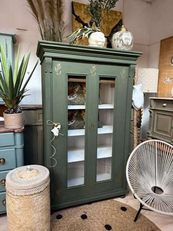 Buffetkast servieskast vitrinekast groen meidenkast brocante beschikbaar voor biedingen