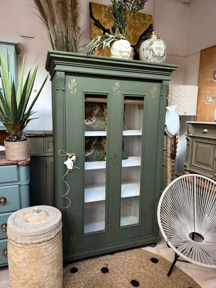 Buffetkast servieskast vitrinekast groen meidenkast brocante, Huis en Inrichting, Kasten | Buffetkasten, Zo goed als nieuw, 200 cm of meer