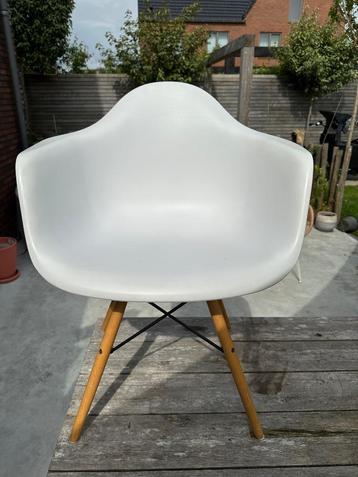 Eames DAW-replica wit beschikbaar voor biedingen