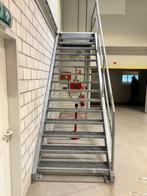 Gegalvaniseerde stalen bordestrap met bordes – 3,20 m hoog, Doe-het-zelf en Verbouw, Ladders en Trappen, Ophalen, Gebruikt, Trap