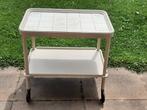 Bijzettafel op wieltjes ingelegd met tegeltjes oud, Huis en Inrichting, Ophalen, Gebruikt, 60 cm of meer, Rechthoekig