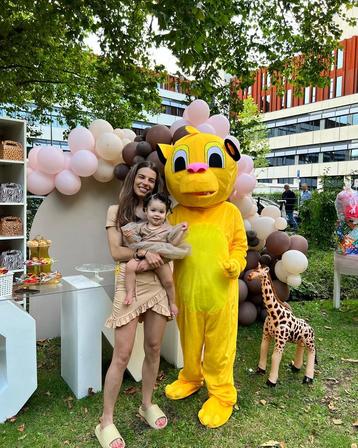 Simba mascotte dieren thema met acteur op jouw verjaardag! beschikbaar voor biedingen