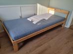 Bed Neiden IKEA 90x200 incl. lattenbodem en matras, Huis en Inrichting, Ophalen, 90 cm, Eenpersoons, Bruin