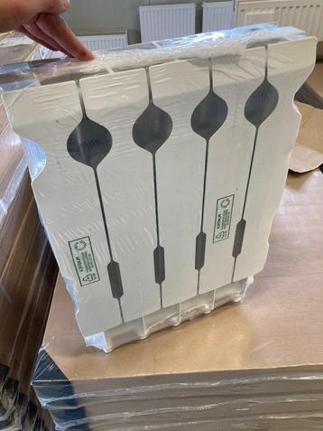 Thermrad AluBasic radiator 581 x 400 kleur Wit 5 kolommen beschikbaar voor biedingen