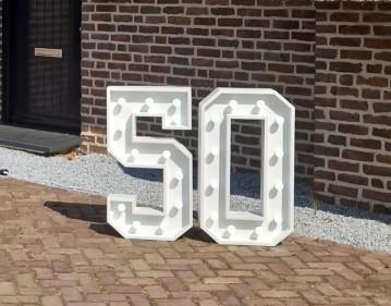 Lichtletters en lichtcijfers te huur, Hobby en Vrije tijd, Feestartikelen | Verhuur, Zo goed als nieuw, Verjaardag, Ophalen of Verzenden