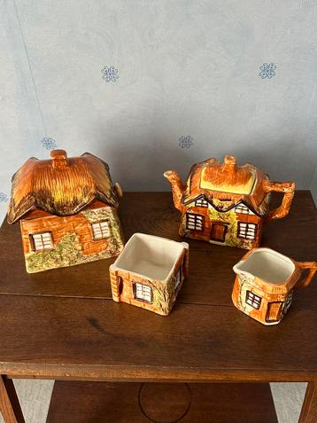 Price Kesington. Theepot, koekhuisje,suiker melk stelletje beschikbaar voor biedingen