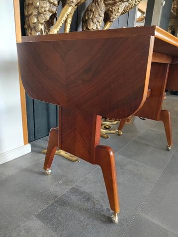vintage opklapbare tafel beschikbaar voor biedingen