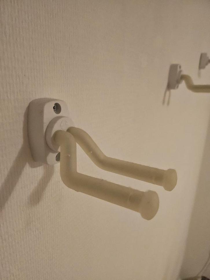 König&Meyer 16280W Gitaarbeugel. Gekocht voor €14,- per stuk, Muziek en Instrumenten, Versterkers | Bas en Gitaar, Zo goed als nieuw