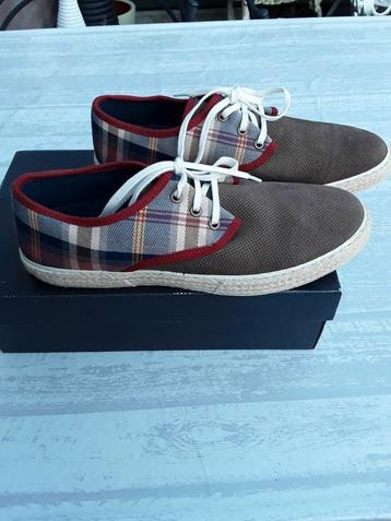 Nieuw! Mooi comfortabele schoenen van BULLBOXER,44 bruin
 beschikbaar voor biedingen