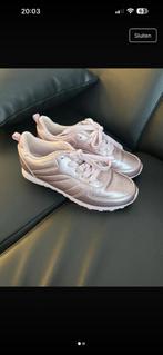 Leuke schoenen gympen mt 37 izgs leuk voor carnaval, Kleding | Dames, Schoenen, Ophalen of Verzenden, Roze, Sneakers of Gympen