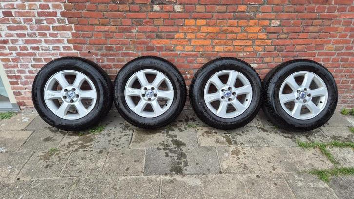 Volvo XC70 velgen Cecino 16" + winterbanden 215/65 R16 4x, Auto-onderdelen, Banden en Velgen, Banden en Velgen, Winterbanden, 16 inch