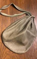 Groene leren tas met bronzen ring - levenskunst, Sieraden, Tassen en Uiterlijk, Tassen | Damestassen, Ophalen of Verzenden, Zo goed als nieuw