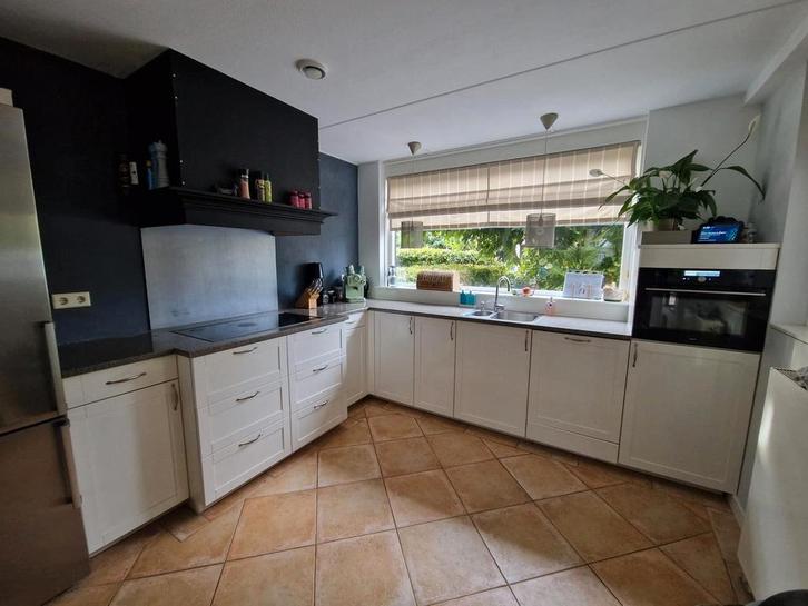 Complete hoekkeuken inclusief apparatuur, Huis en Inrichting, Keuken | Complete keukens, Gebruikt, Hoekkeuken, Wit, Graniet of Steen
