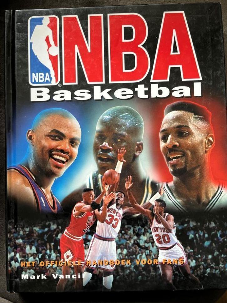NBA Basketbal, Boeken, Sportboeken, Zo goed als nieuw, Balsport, Ophalen of Verzenden