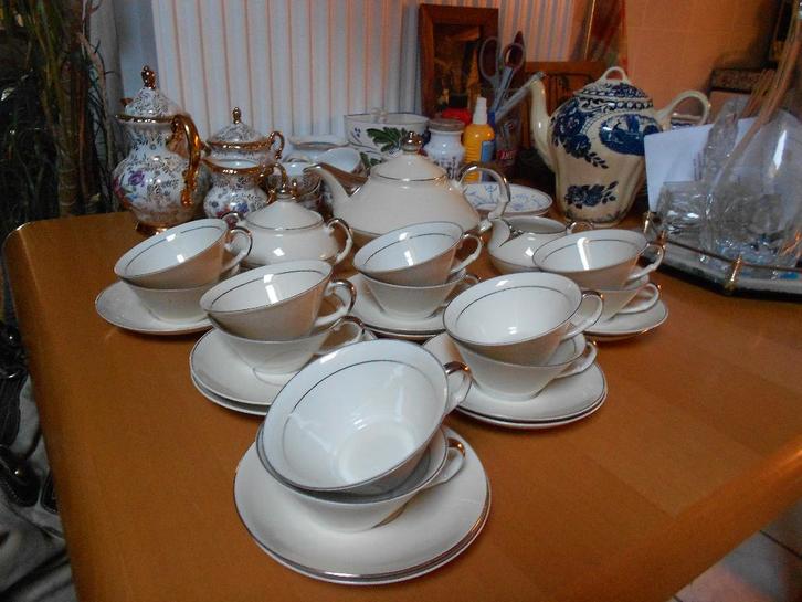 thee servies gebroken wit met zilver randen genummerd, Antiek en Kunst, Antiek | Servies compleet, Ophalen of Verzenden