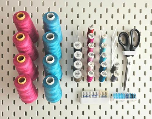 IKEA Skadis opbergset (lock-)garen, naalden, spoeltjes en sc, Hobby en Vrije tijd, Naaien en Fournituren, Nieuw, Garen of Naald(en)