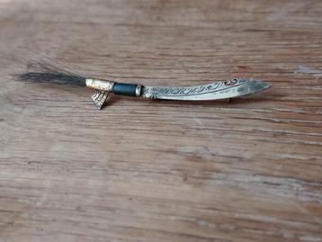 Jimpul miniatuur speldje  mandau Borneo Dayak dajak  keris beschikbaar voor biedingen