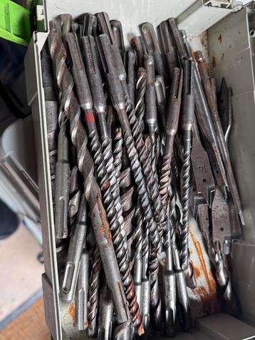 Boren hout en steen beschikbaar voor biedingen