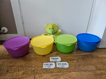 # Tupperware NIEUWE ruimtekommen 2 liter gekleurd  beschikbaar voor biedingen
