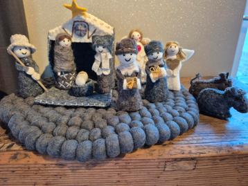 14 delige Kerstgroep van vilt beschikbaar voor biedingen