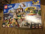 Lego 60271 stadsplein gesealde verpakking., Ophalen of Verzenden, Nieuw