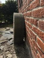 Molensteen, Ophalen, Rond, Zo goed als nieuw, Minder dan 25 cm