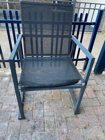 Tuinstoel gratis beschikbaar voor biedingen